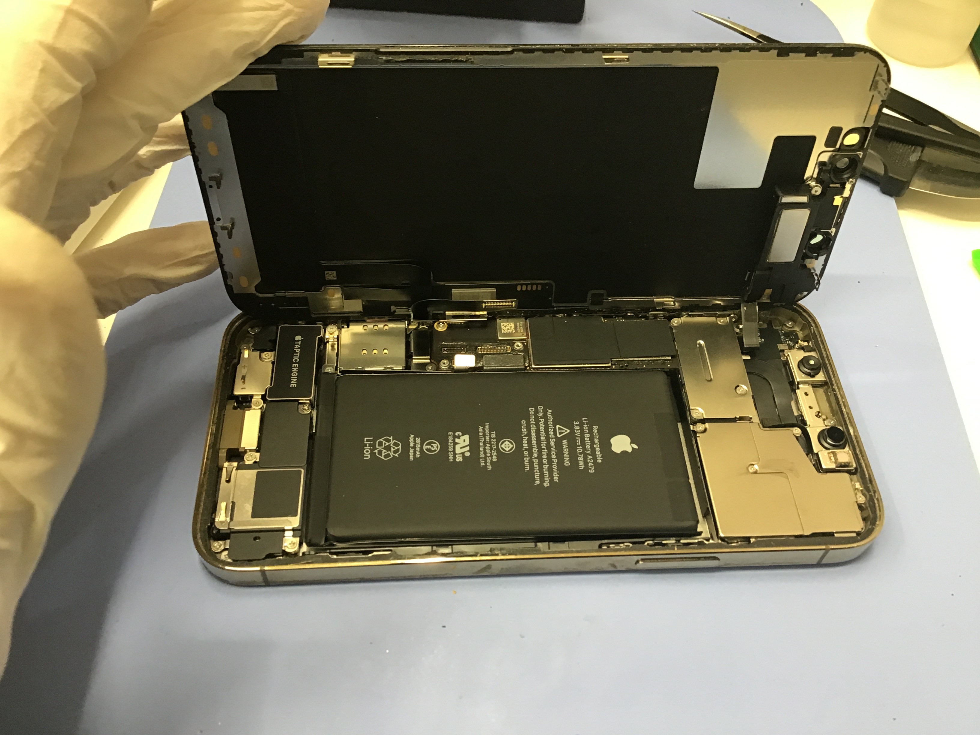 iPhoneSE2のバッテリー交換は、データそのまま・即日修理のスマホ修理工房　八王子店へ！